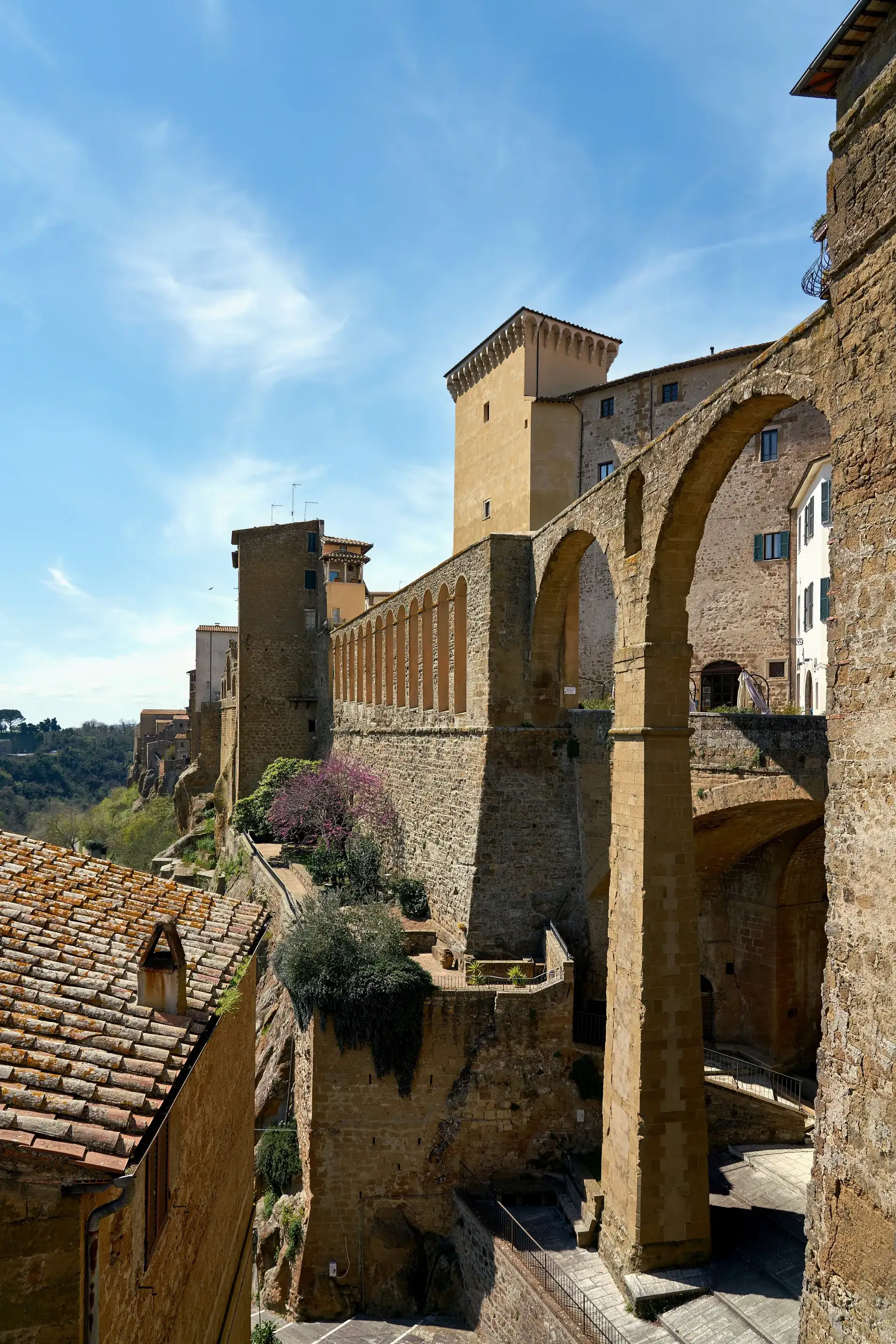 Acquedotto Mediceo: Pitigliano's Historic Aqueduct - Pitigliano
