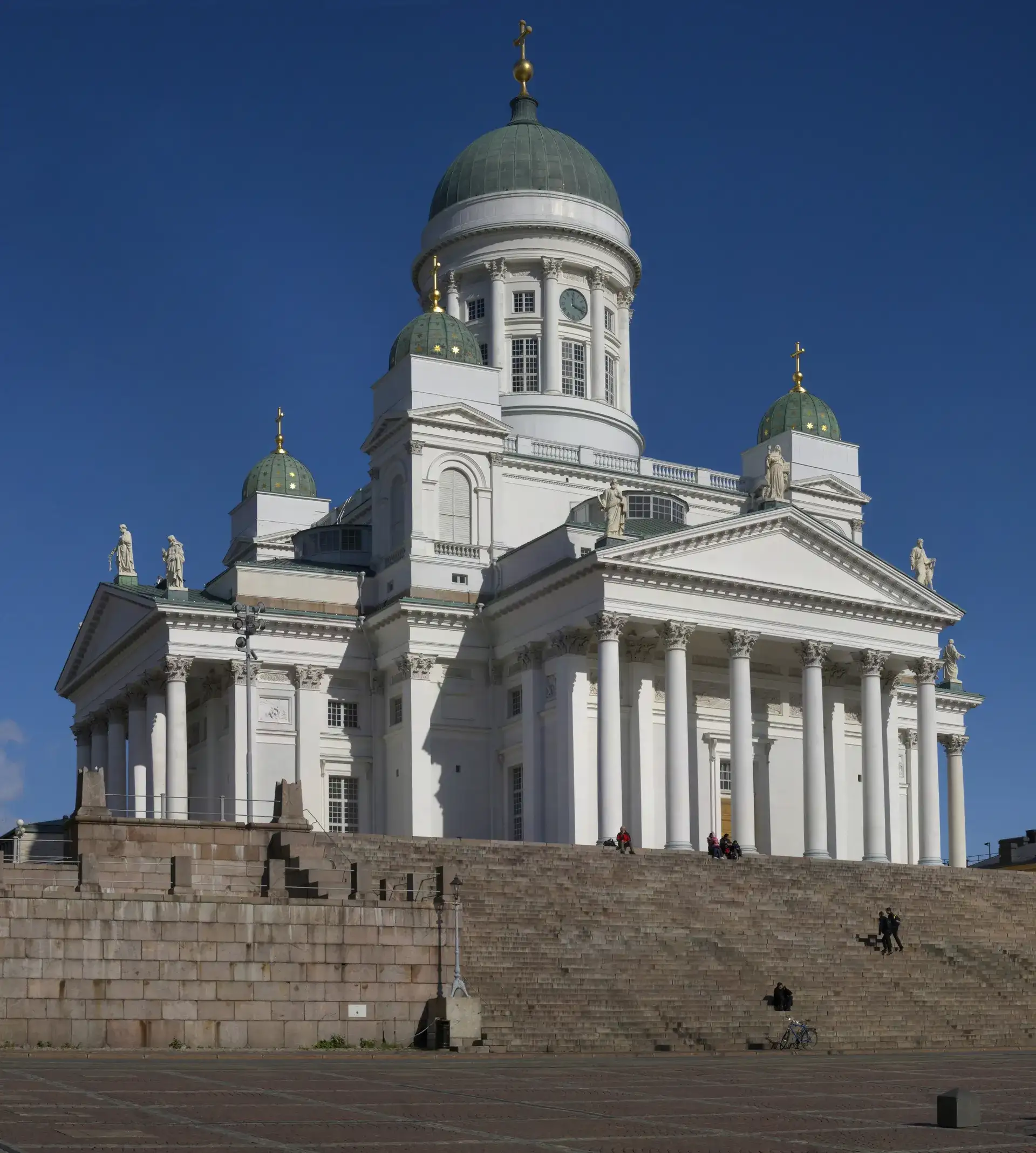 Helsinki Cathedral: Senate Square's Neoclassical Icon - Helsinki