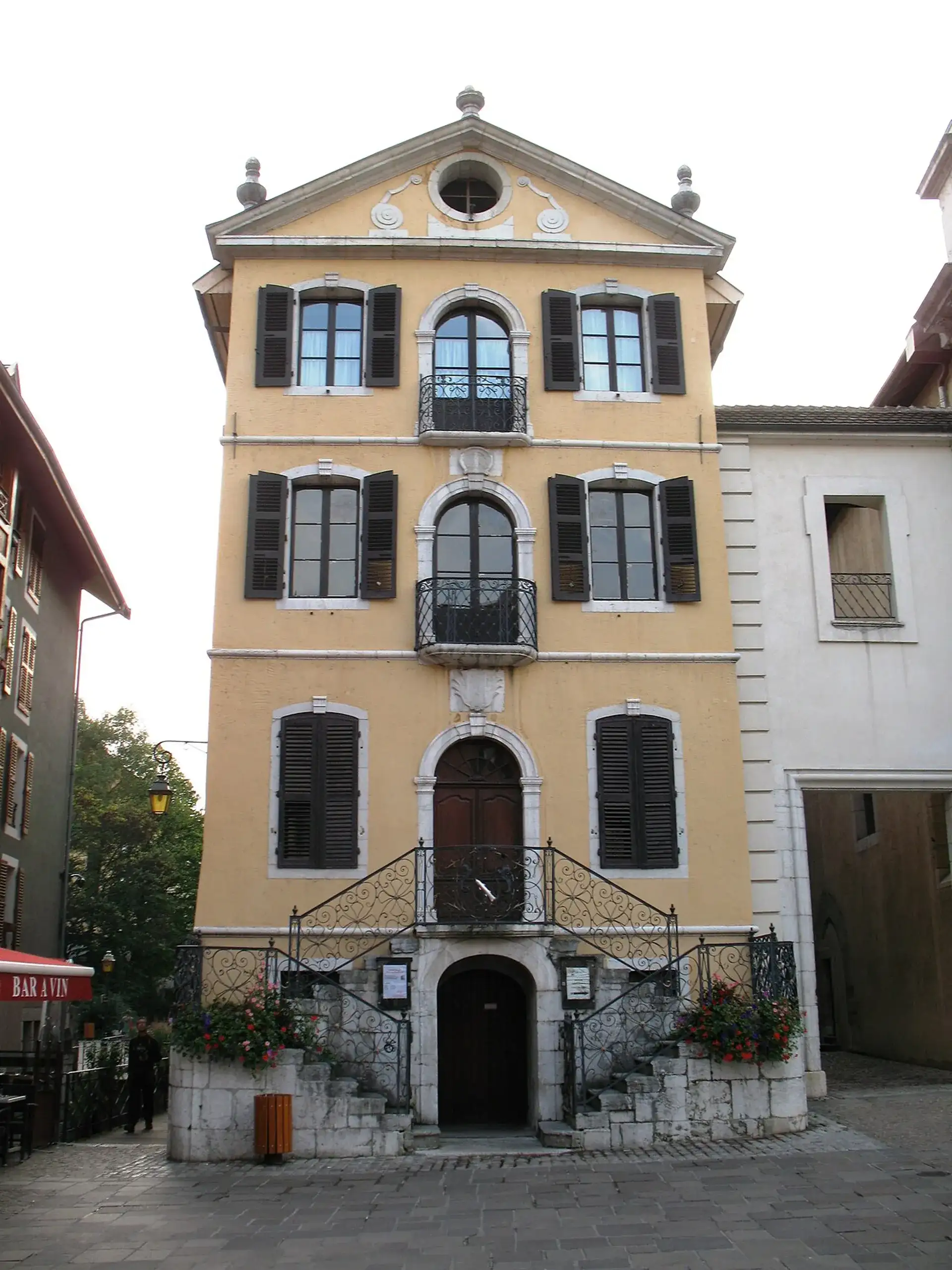 Ancien Hôtel de Ville: Annecy's Historic Old Town Hall - Annecy