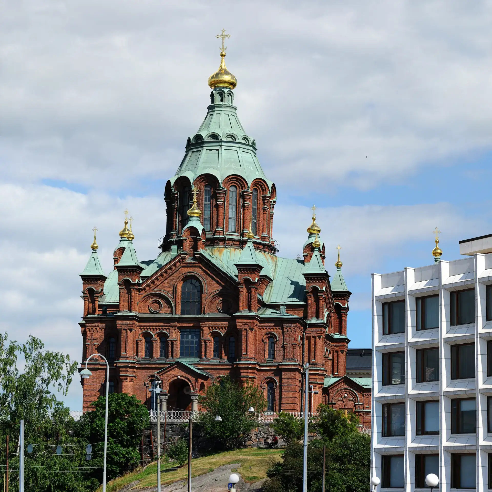 Uspenski Cathedral: Helsinki's Orthodox Landmark - Helsinki