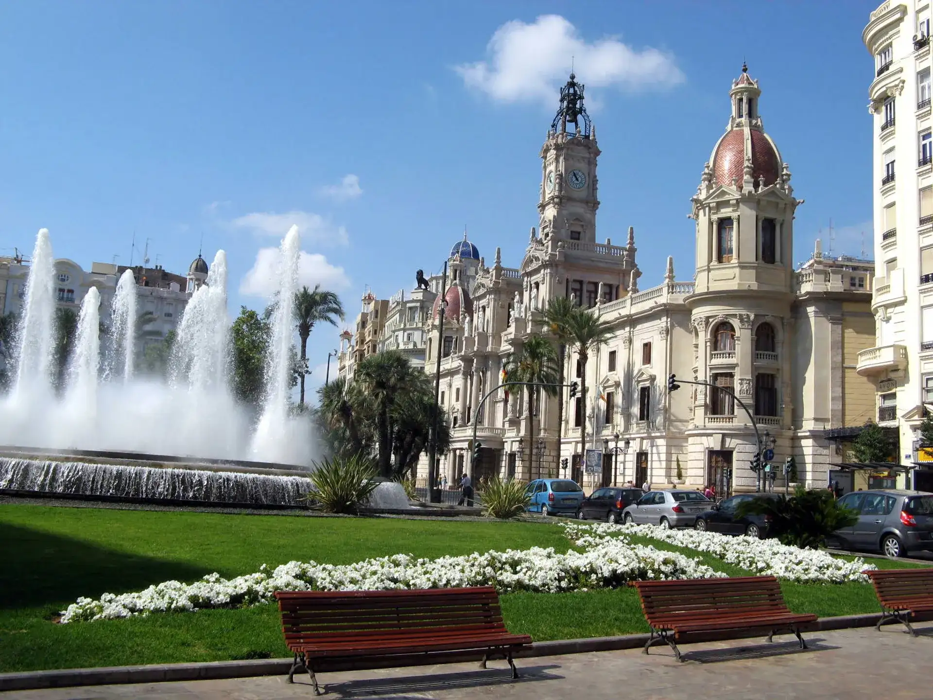 Fuente de la Plaza del Ayuntamiento: Valencia Civic Heart - Valencia