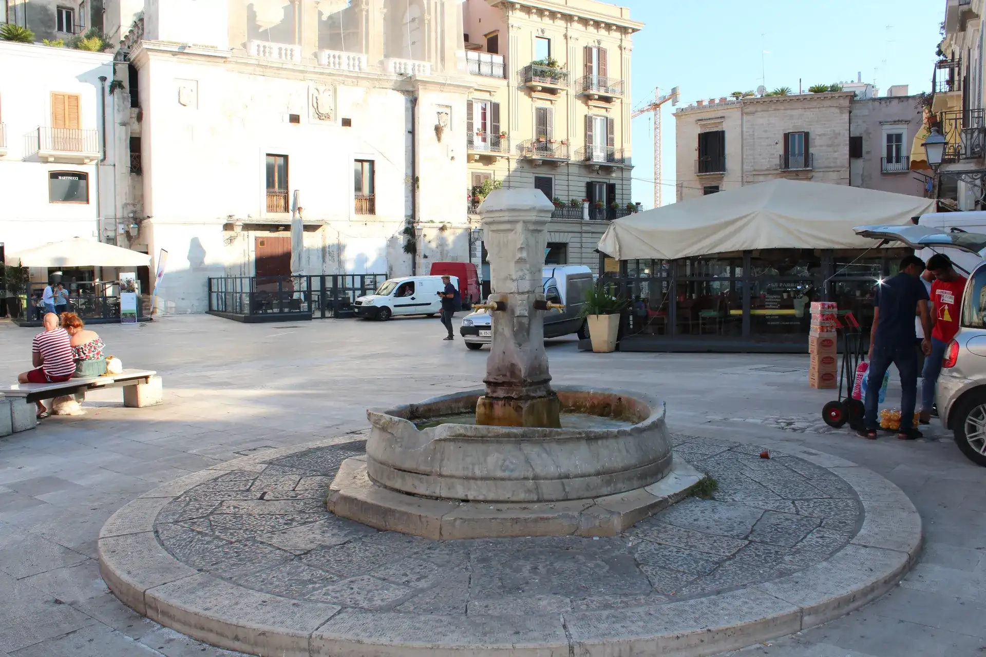 Piazza Mercantile : la place marchande historique de Bari - Bari