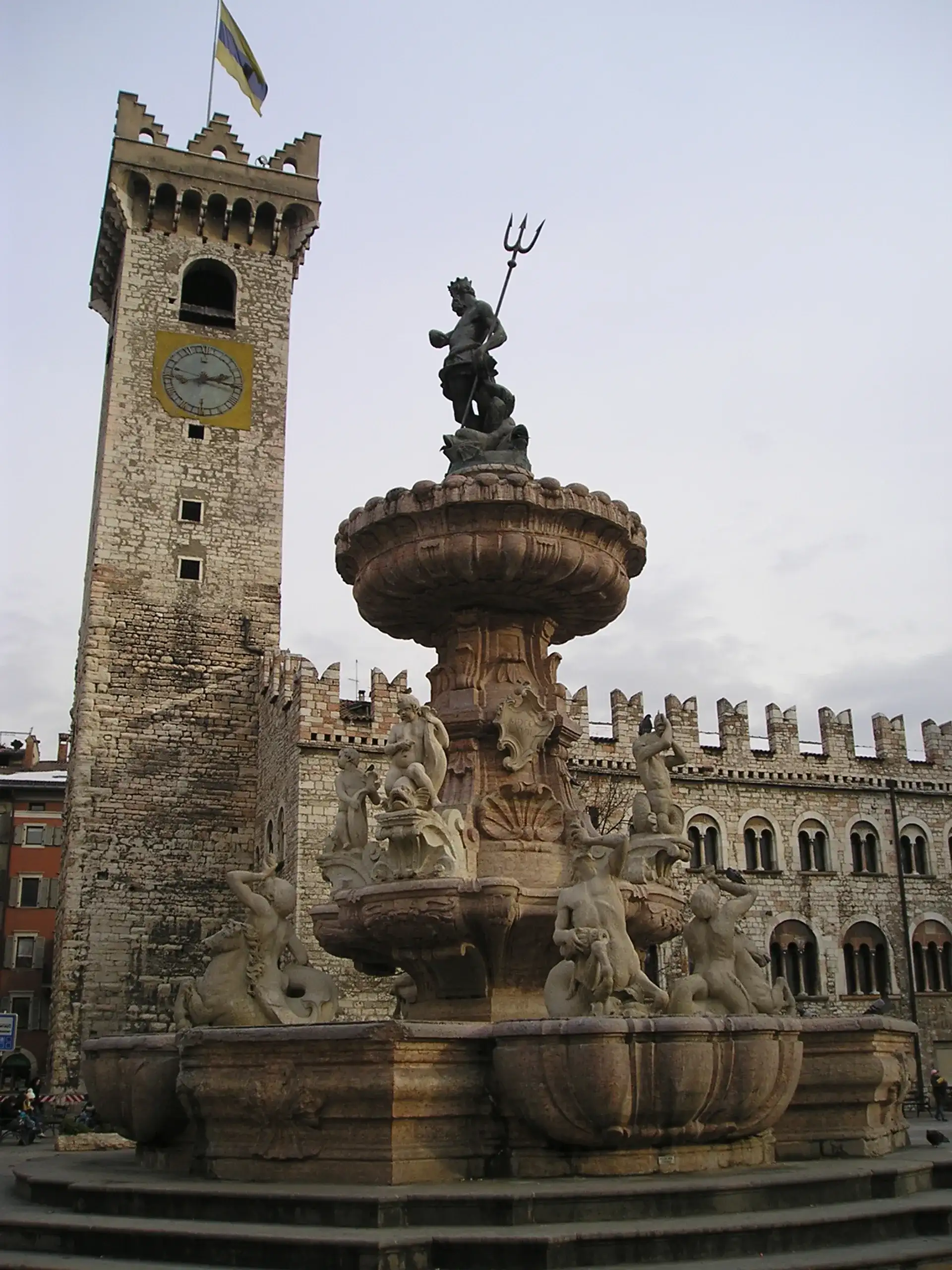 海神雕像:特伦托的喷泉与历史地标 - Trento