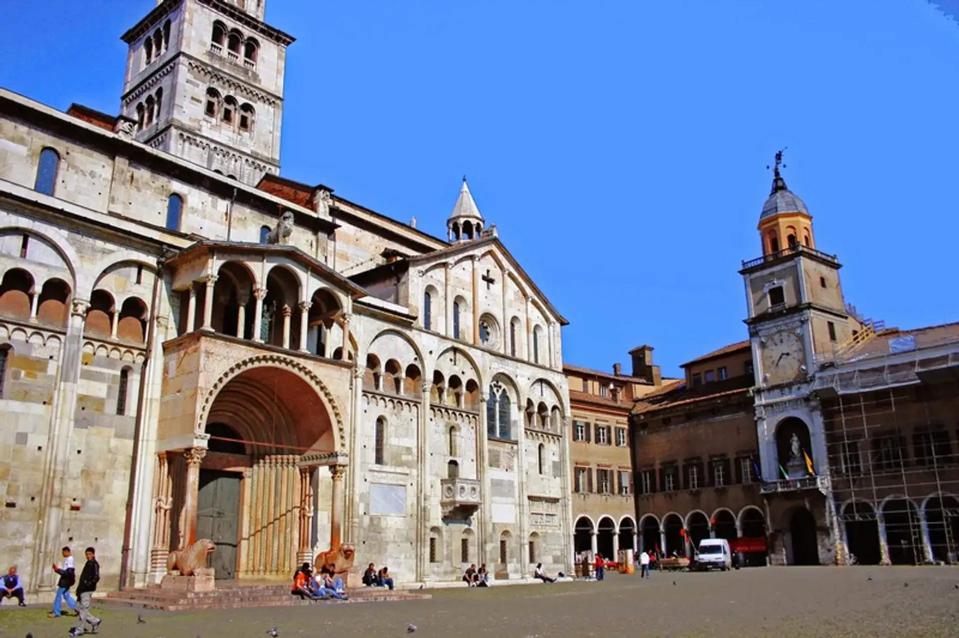 摩德纳大广场:世界遗产广场与香醋阁楼 - Modena