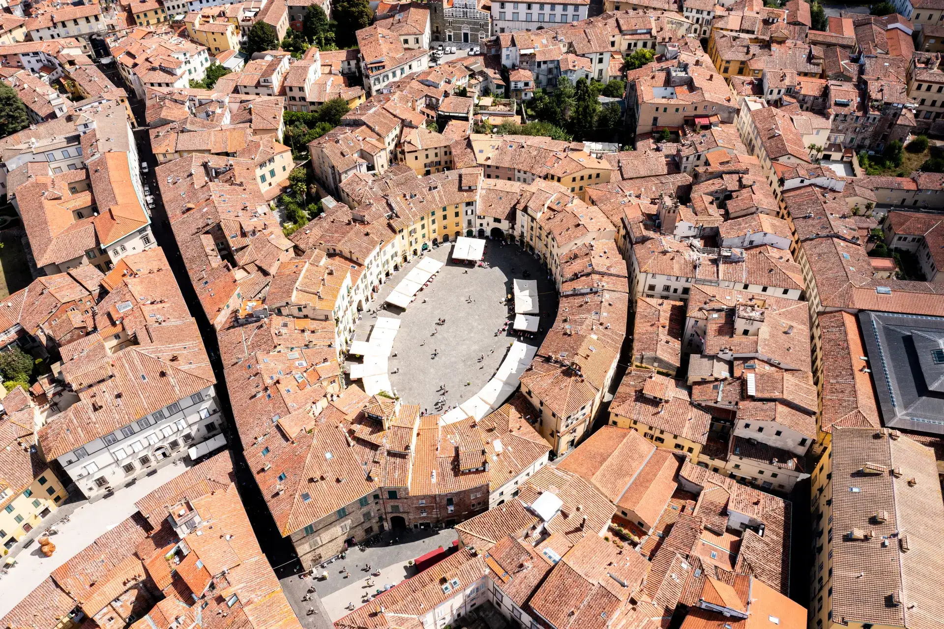 Piazza dell'Anfiteatro in Lucca: A Roman Arena Reborn - Lucca
