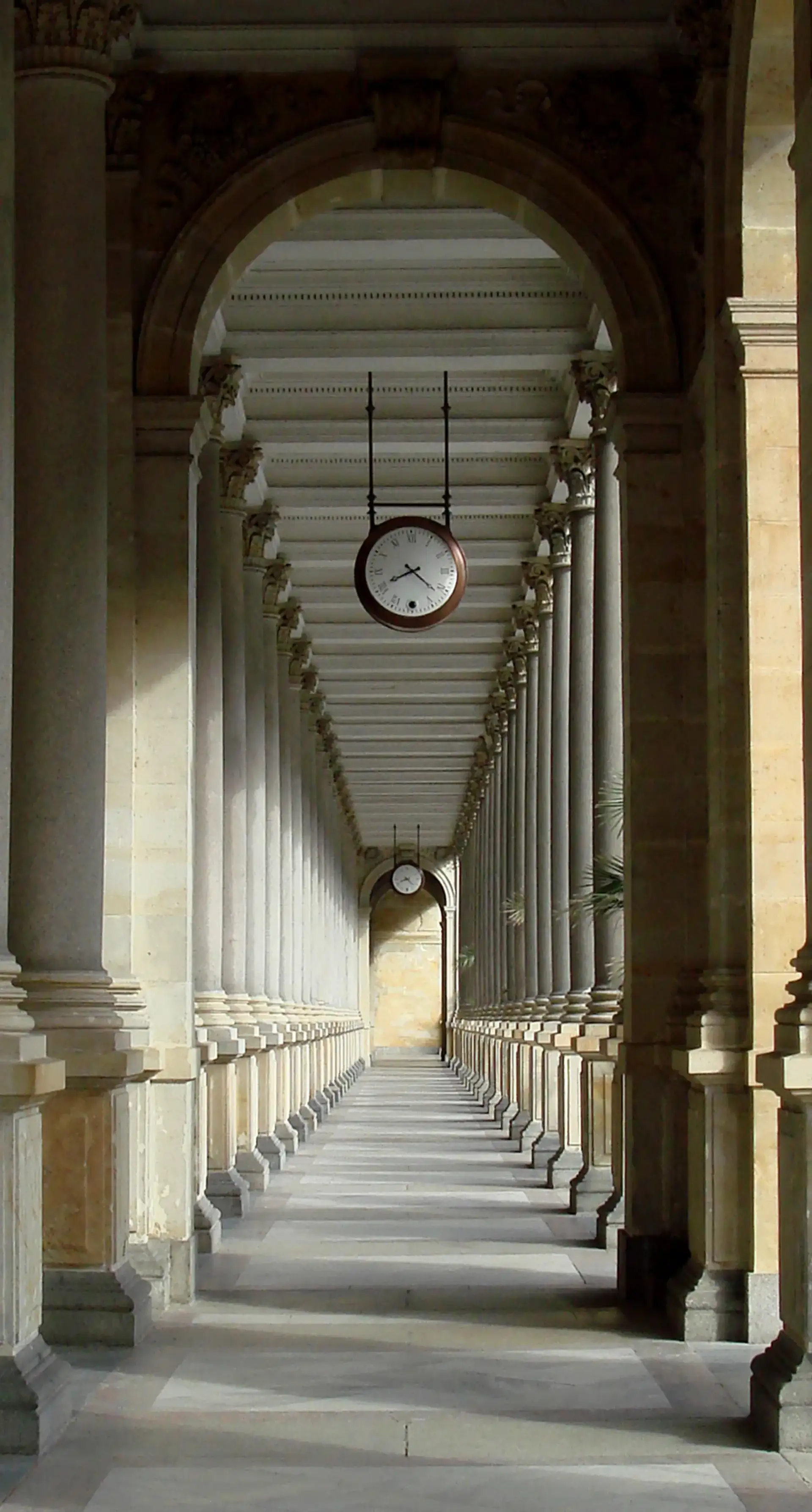 卡罗维发利磨坊回廊:游览指南与历史 - Karlovy-vary-1