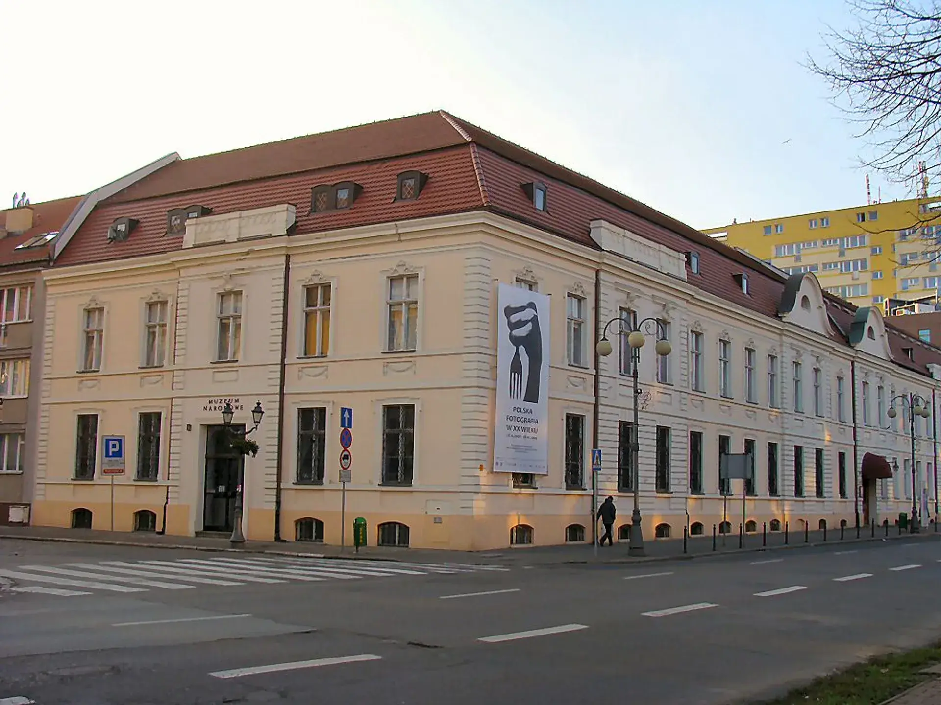 'Under the Heads' Palace