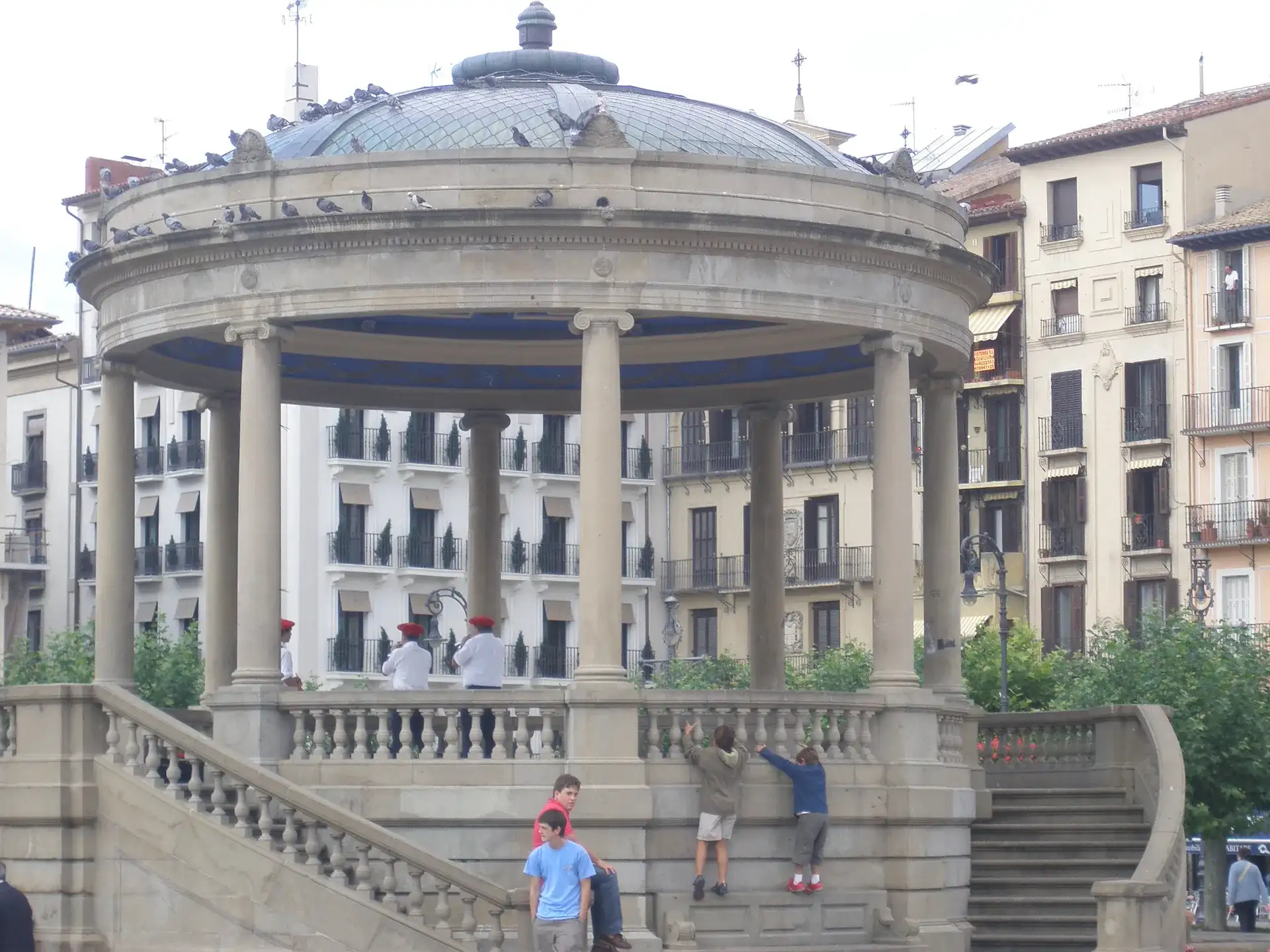 Kiosko Plaza del Castillo: Pamplona's Central Bandstand - Pamplona
