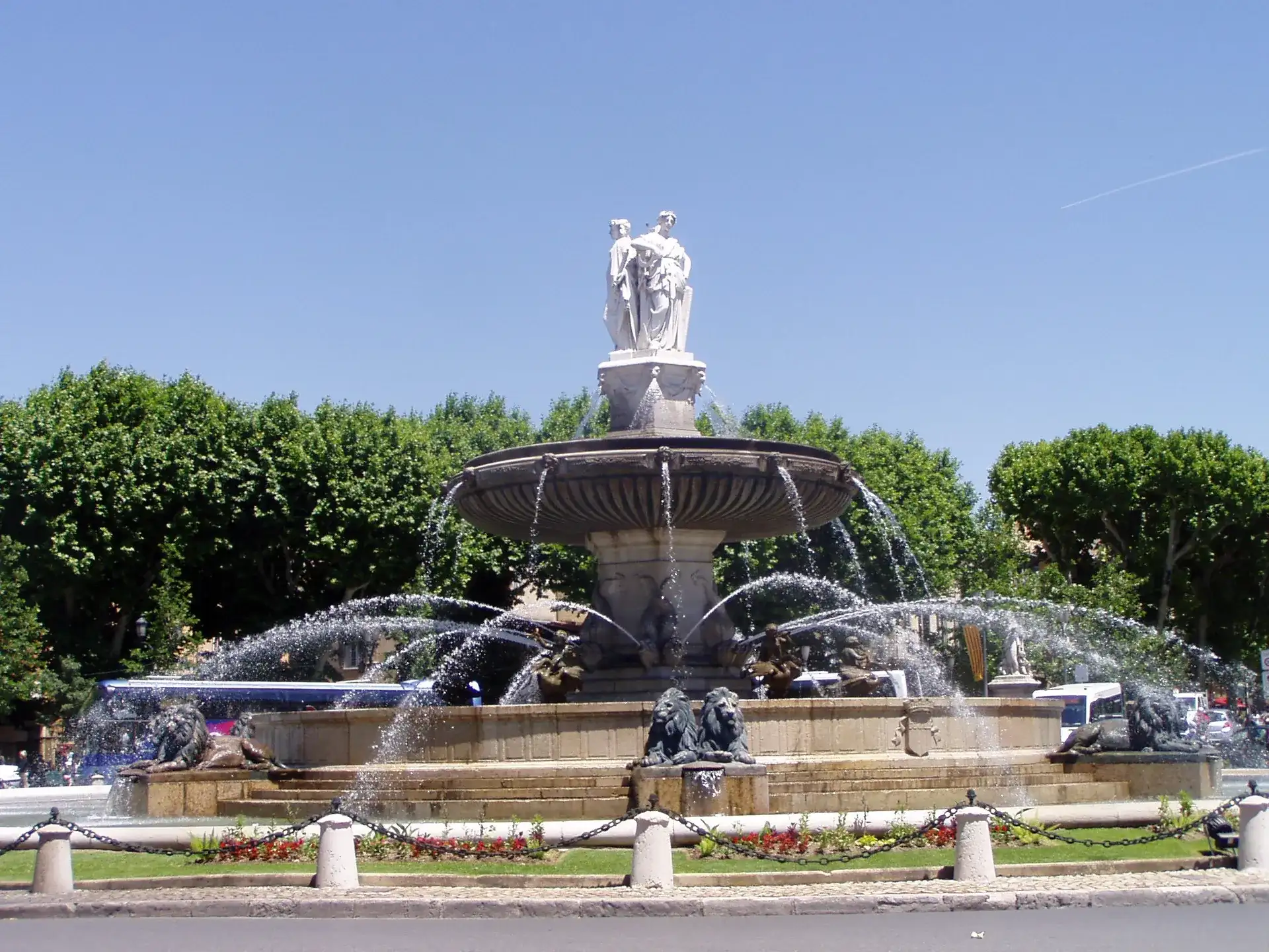 Fontaine de la Rotonde: la gran puerta de Aix - Aix-en-provence
