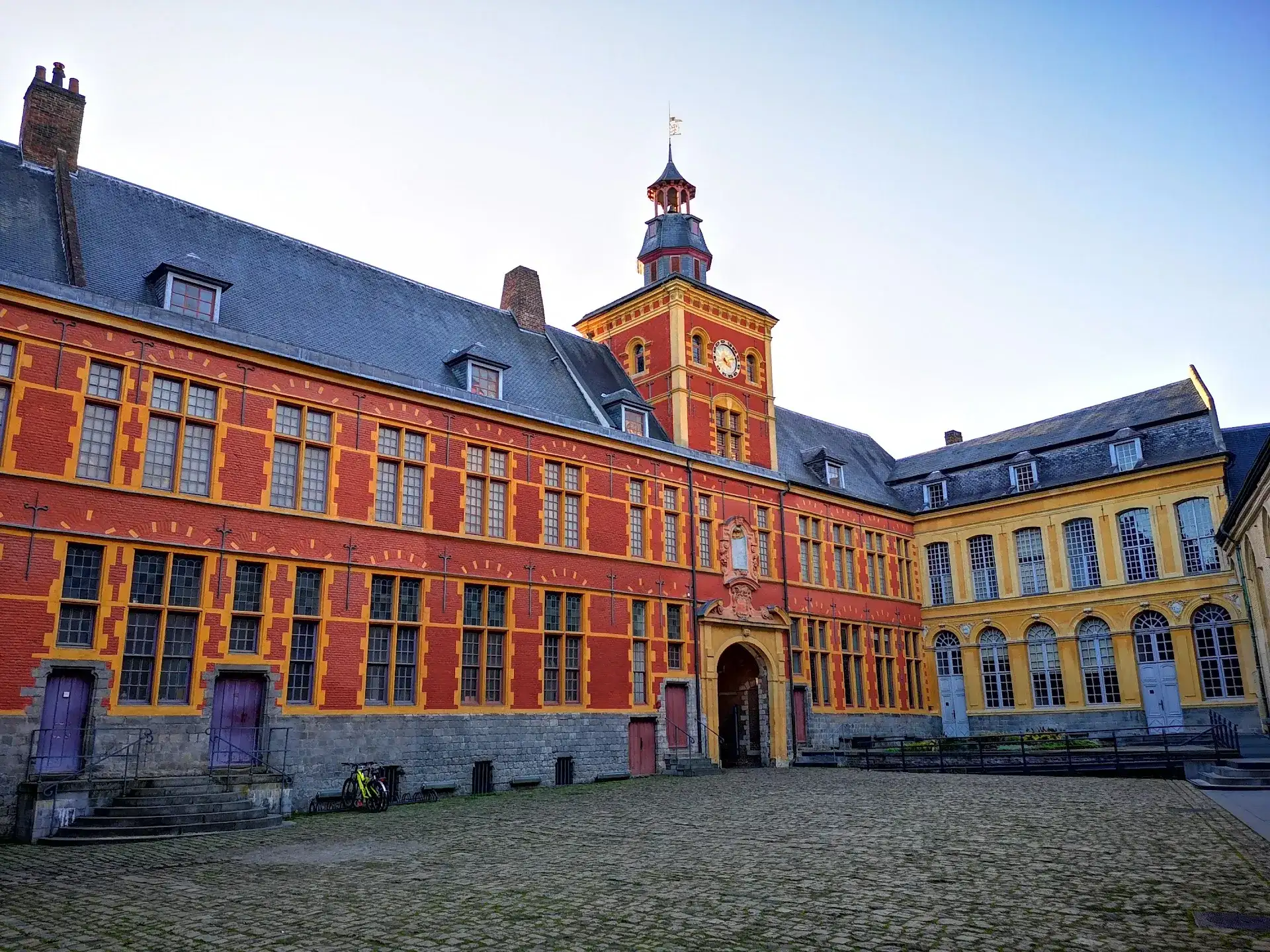 孔泰斯济贫院:里尔的中世纪医院与博物馆 - Lille