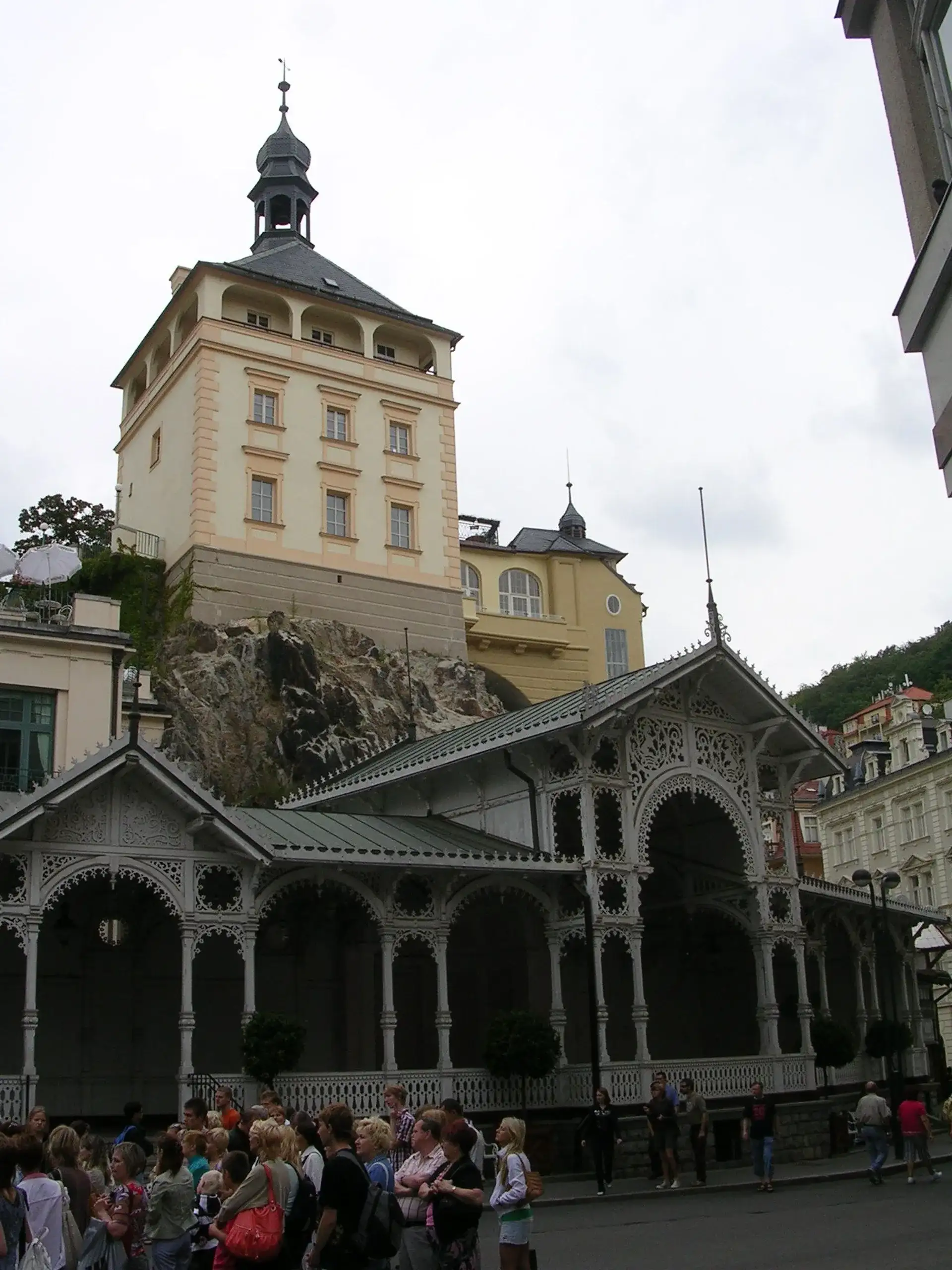 Tour du château : le plus ancien monument de Karlovy Vary - Karlovy-vary-1