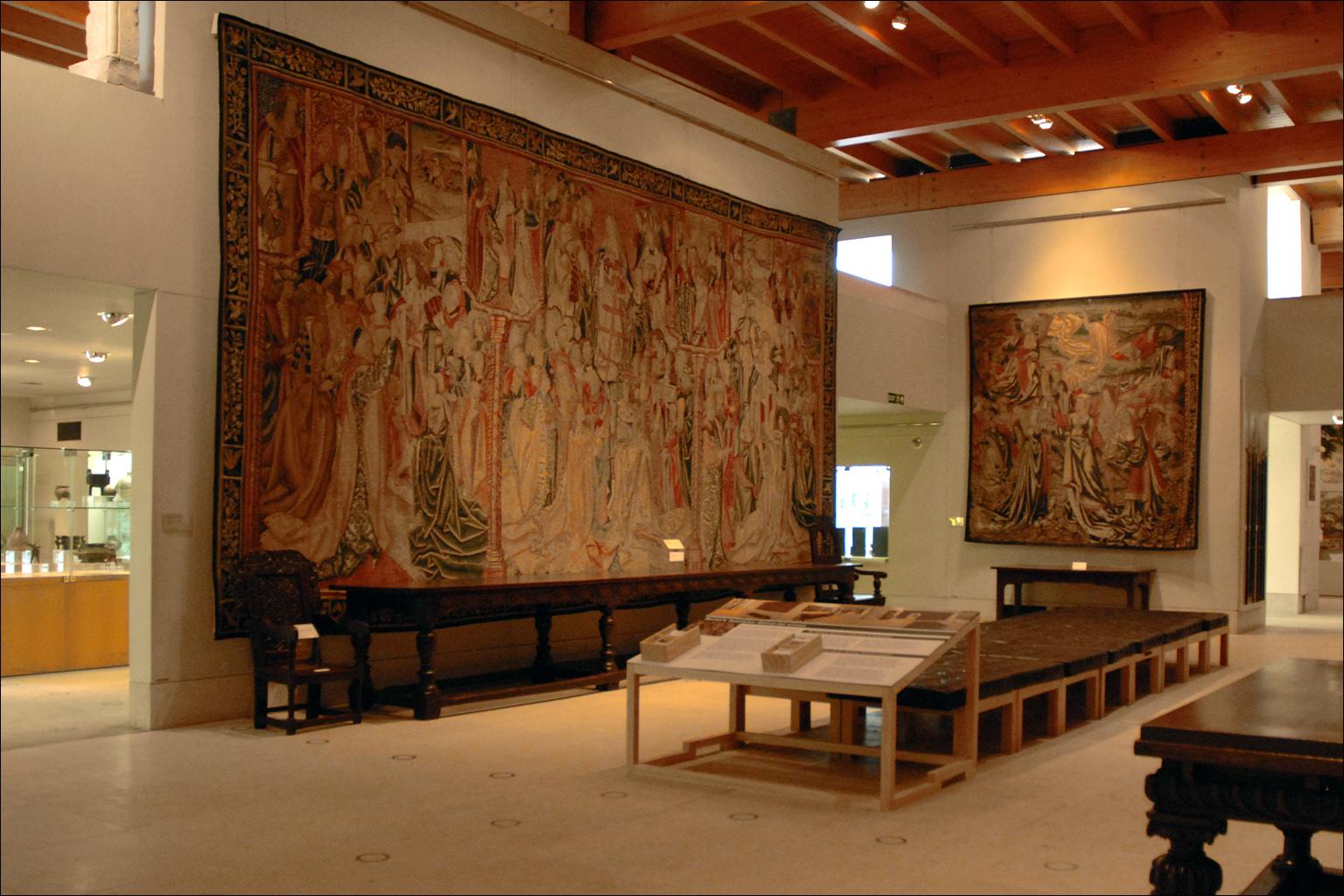Medieval tapestries in Glasgow's Pollock Country Park, home to the Burrell Collection — dalbera from Paris, France