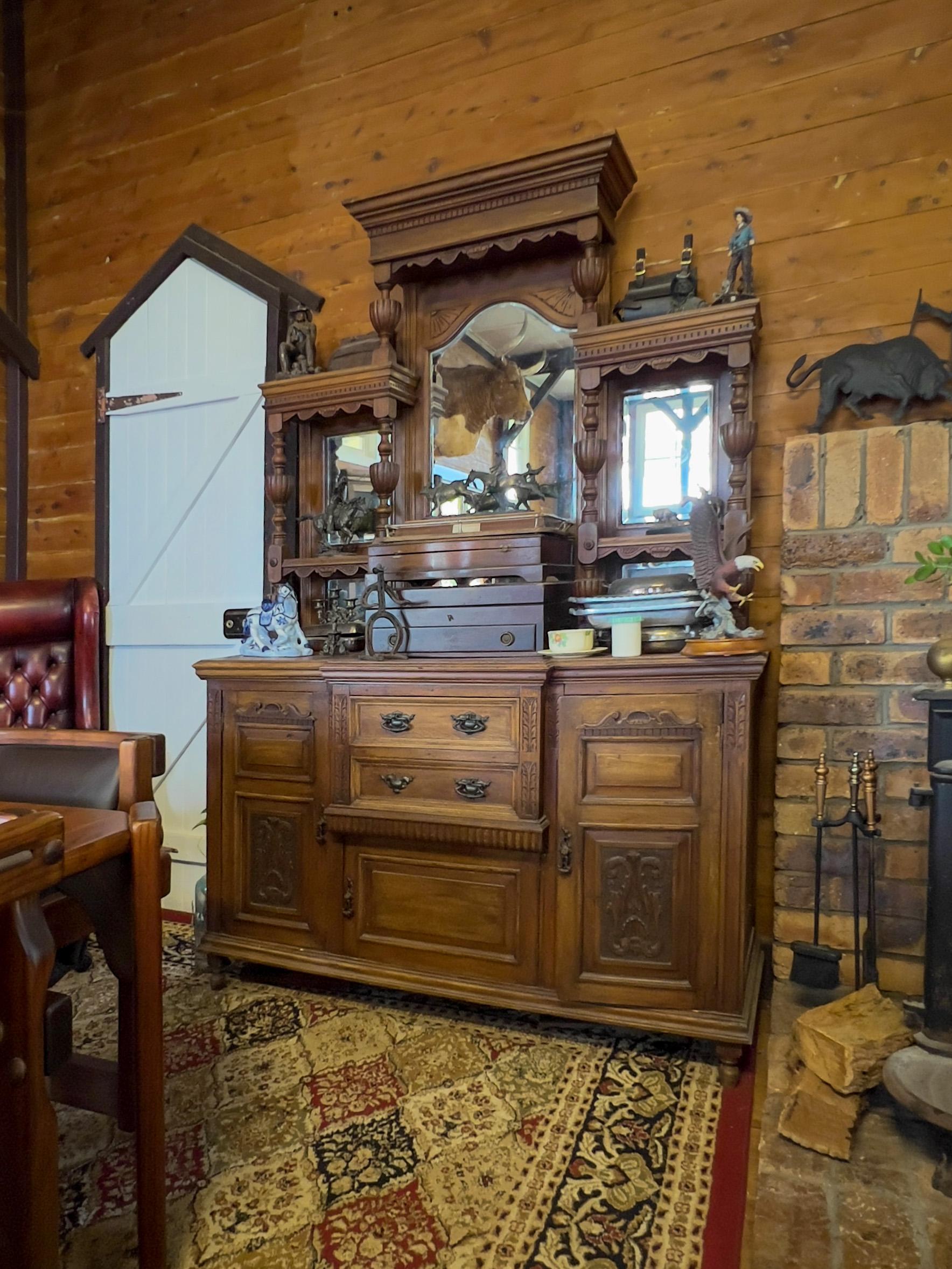 Goombungee Antiques and Cafe (Photo by Allan Henderson, CC BY 2.0)