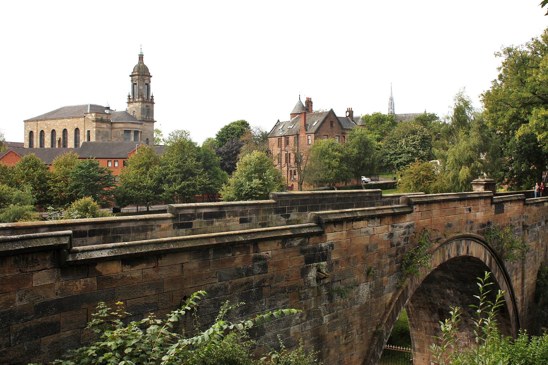Bridge leading to Glasgow Necropolis with the Evangelical Church in the background — Postdlf