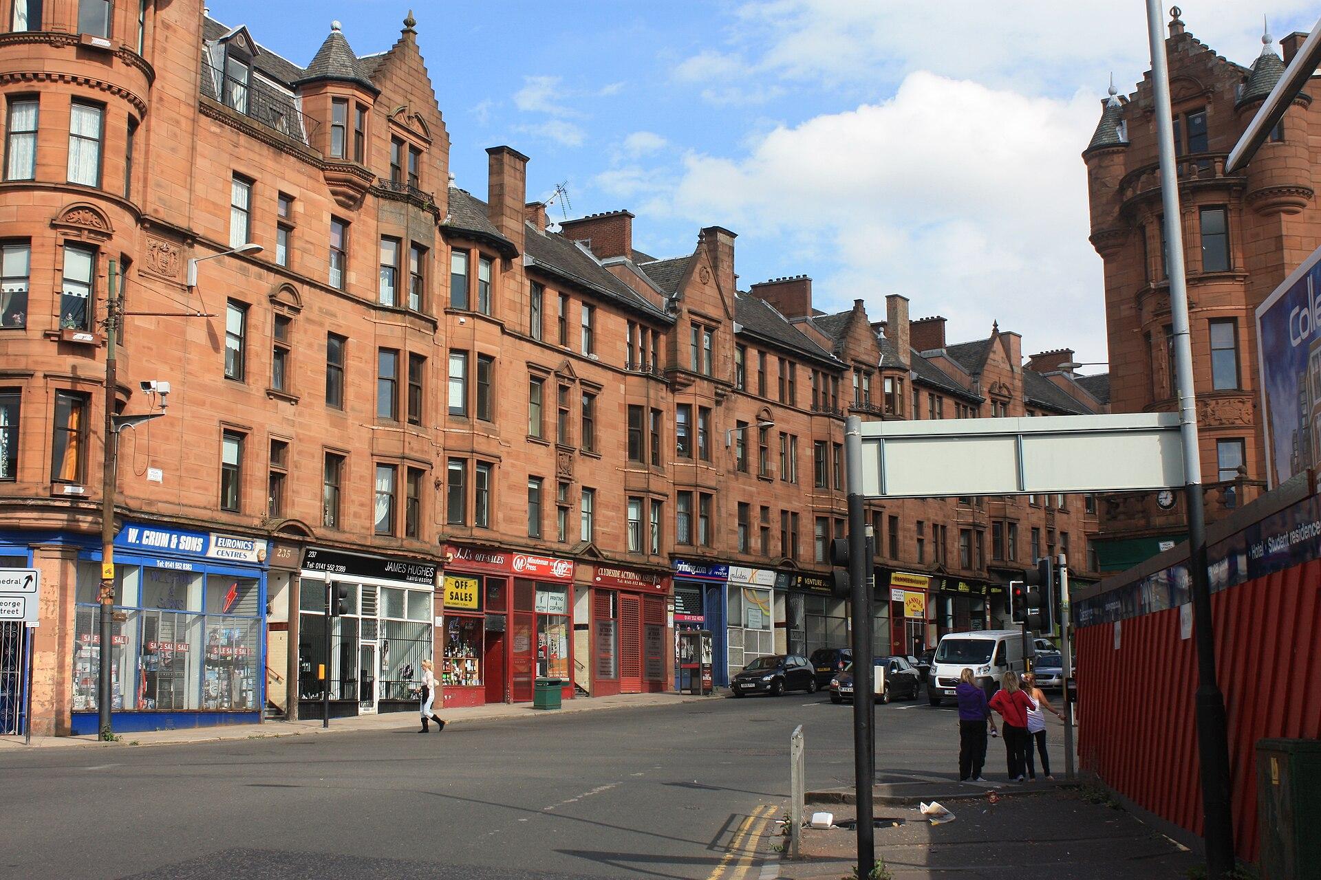 Bustling High Street in Glasgow's Merchant City — Postdlf